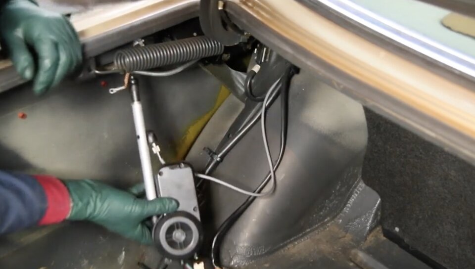 How to Install an Aftermarket Power Antenna in Your W116, W123 or W126